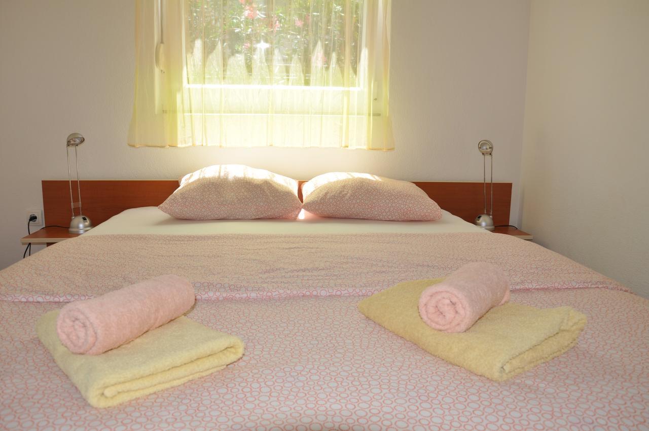 Apartments Mirakul Lopar Ngoại thất bức ảnh